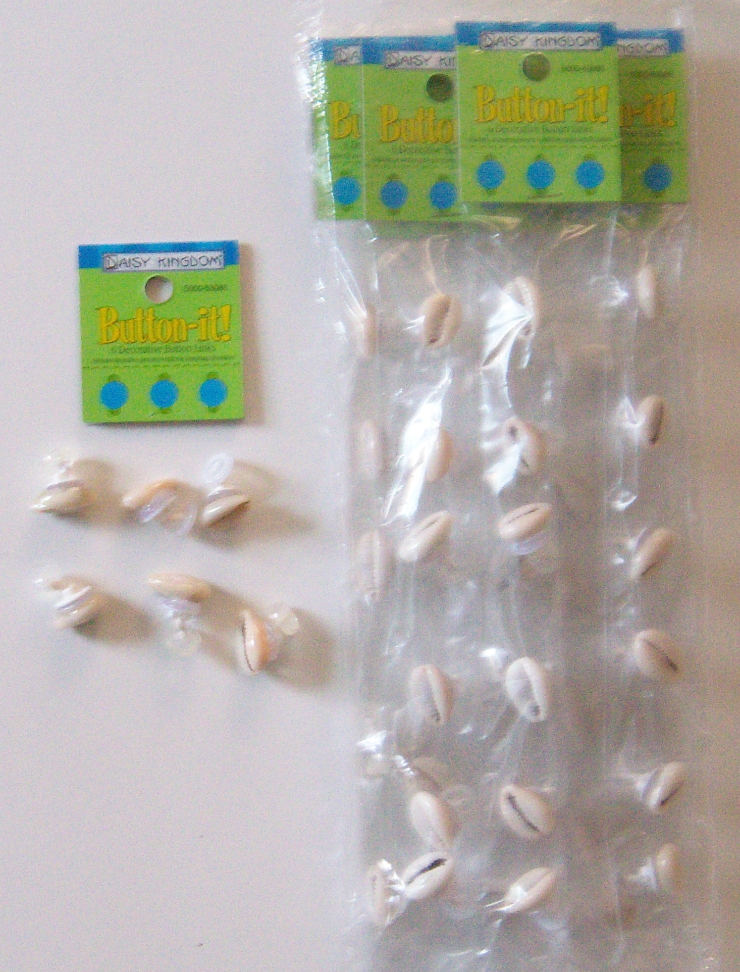 Daisy Kingdom Sea Shells 5/8" 6 piece button-it button links.