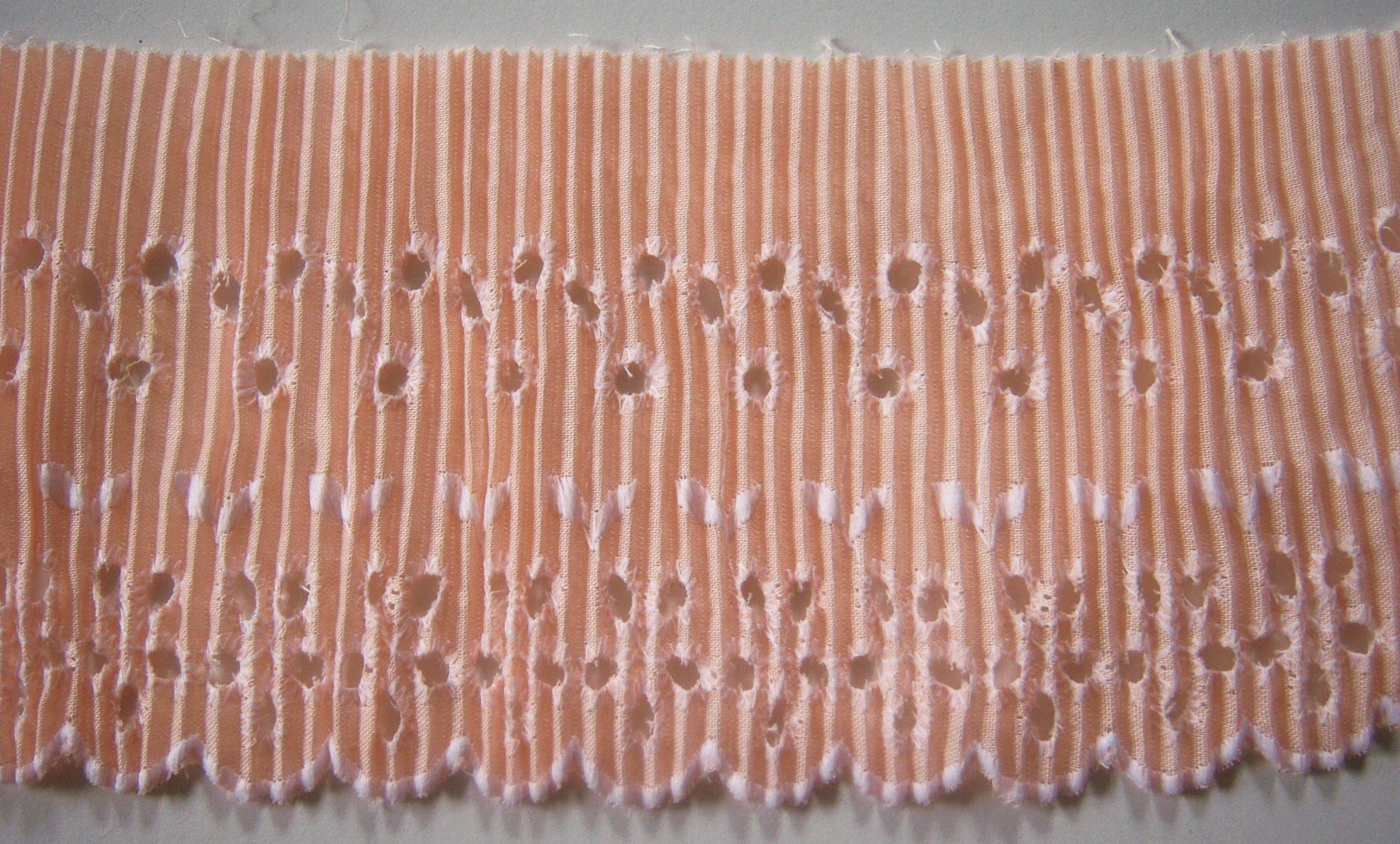 Peach Pleated 3 1/2" Eyelet