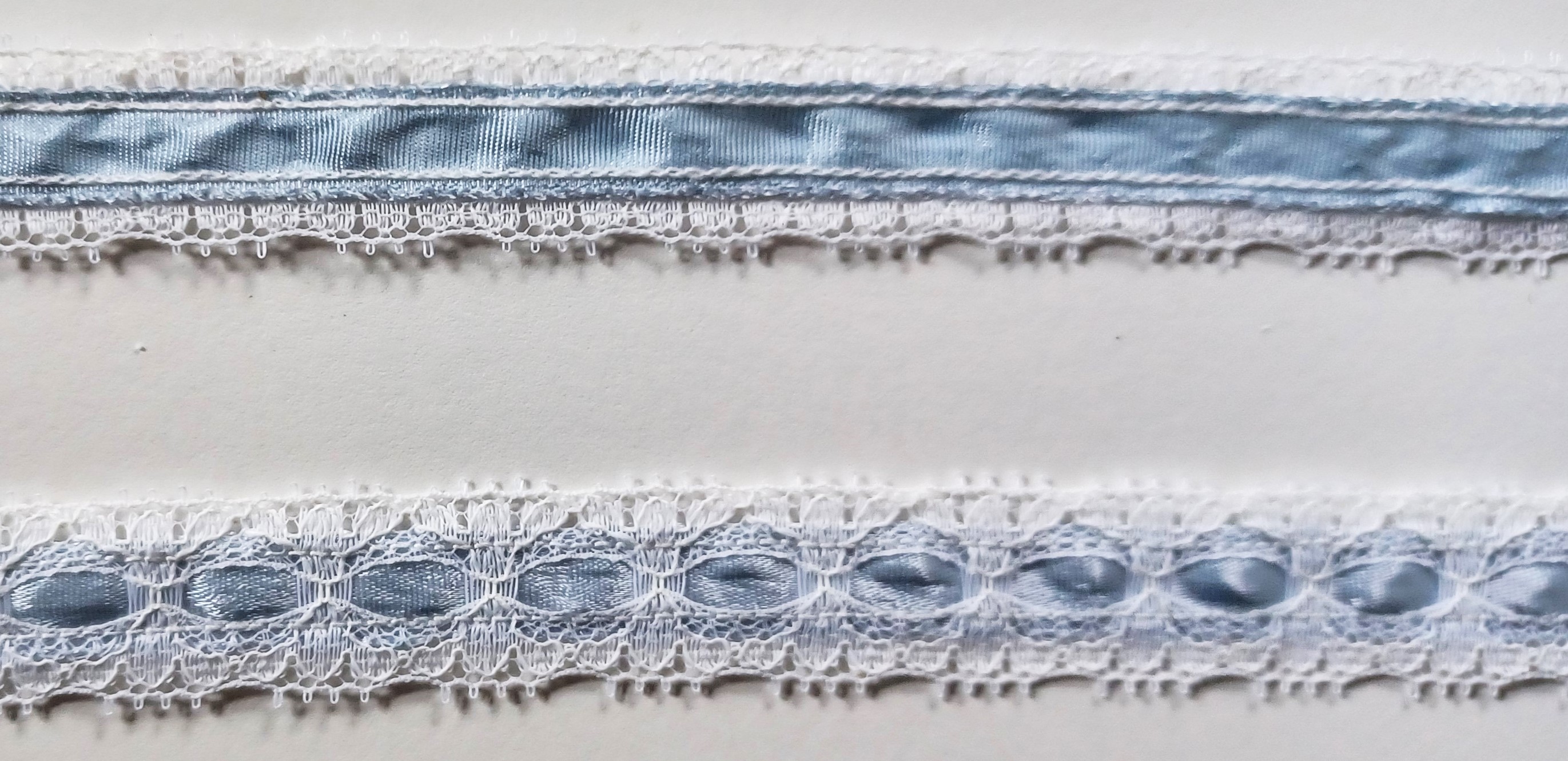 White/Blue Satin 5/8" Lace
