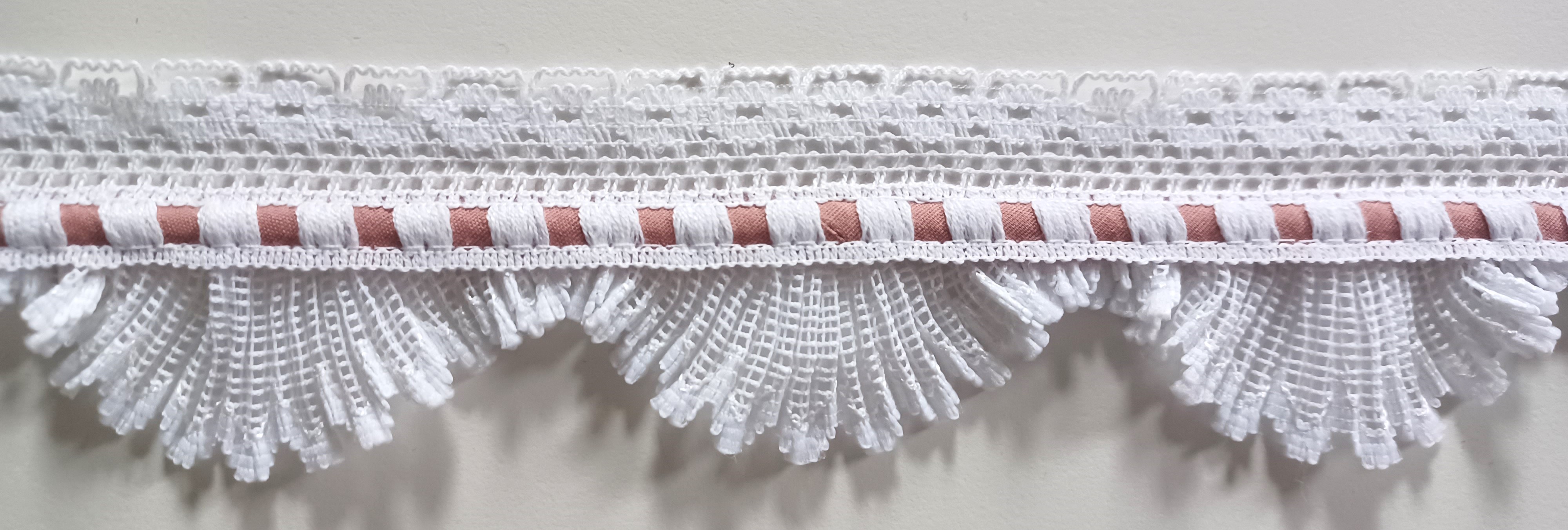White/Dusty Rose Pleated Scallop