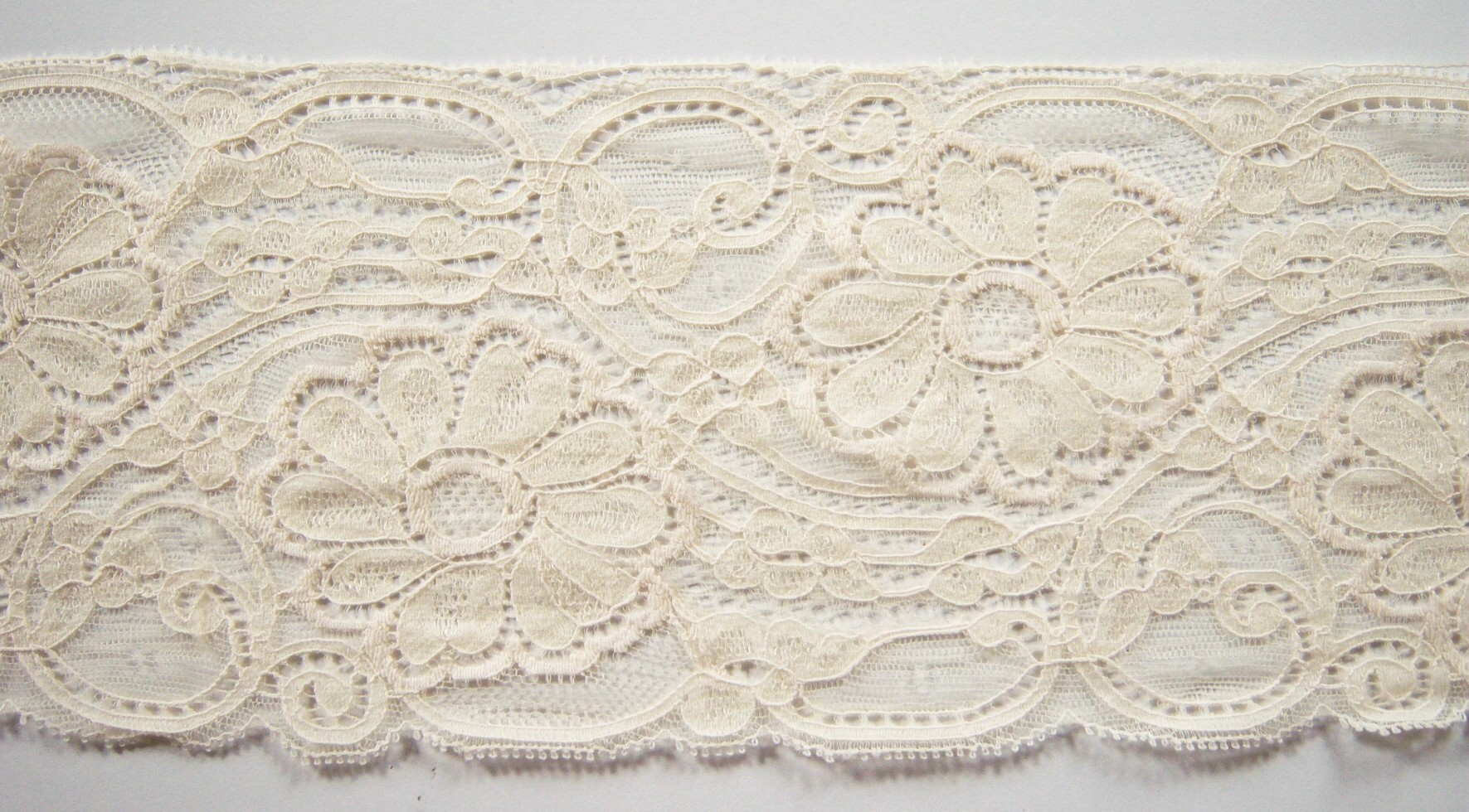 Weiner Sweet Cream 4 3/4" Lace