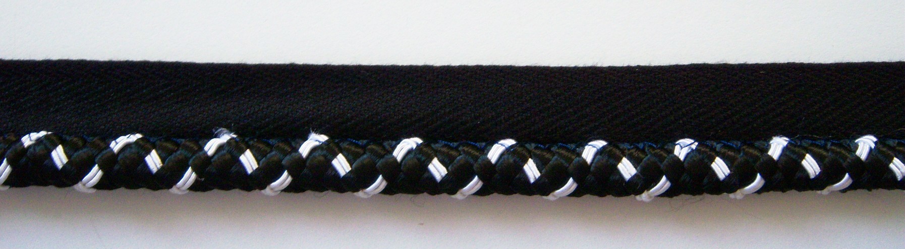 Black/White 1/2" Piping