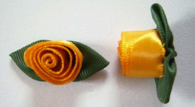 Buttercup Coil Rose/Moss 1 1/4" Loop