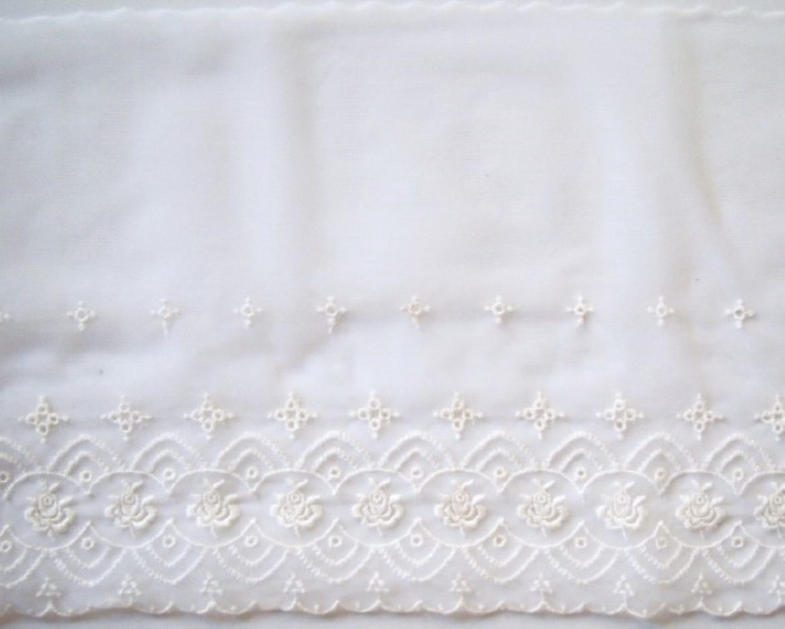 Lt Ivory Embroidered 7 3/4" Tricot