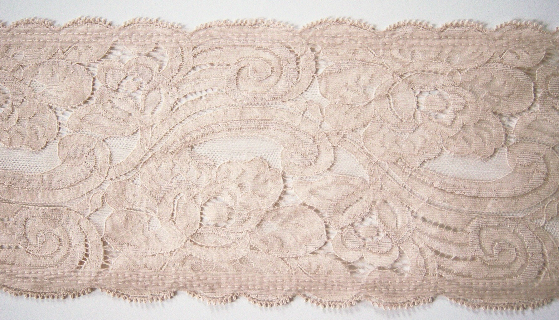 Sand Stitched Edge 5 1/2" Lace