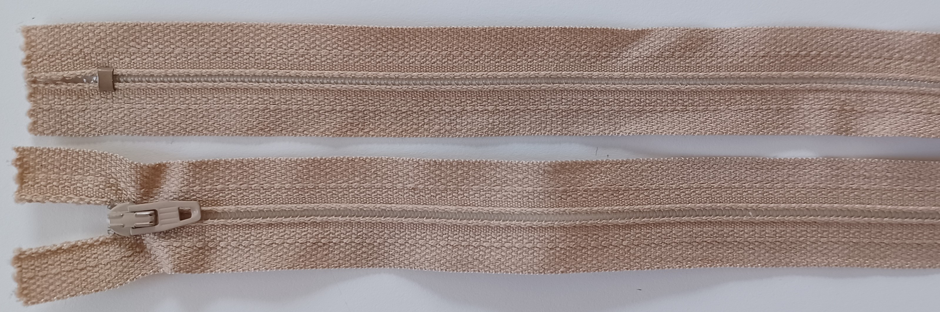 Coats & Clark 7.5" Tan Nylon Coil Zipper