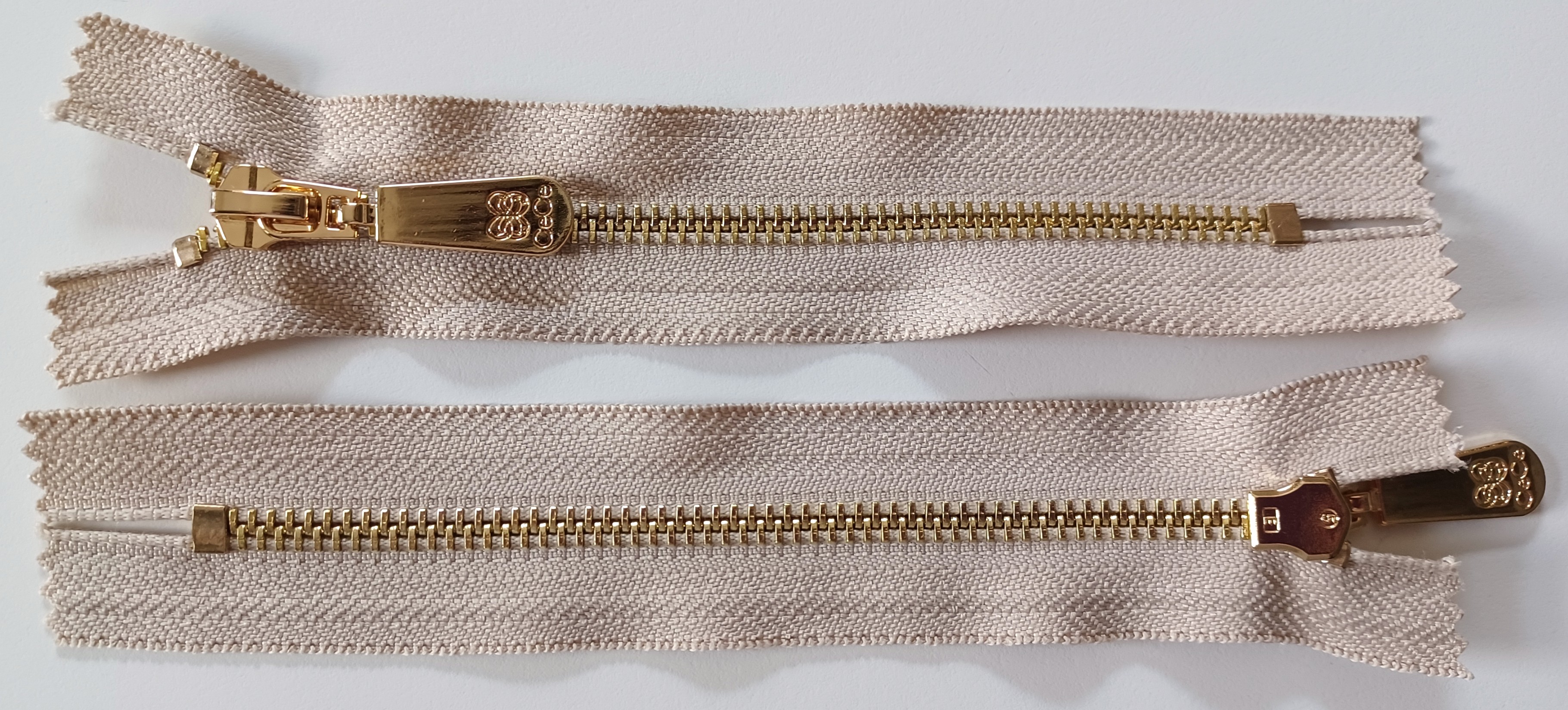 Sand CeCe6" Metal Zipper